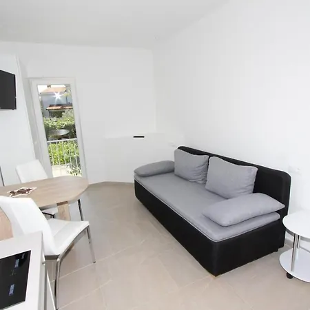 Mihaela Apartment